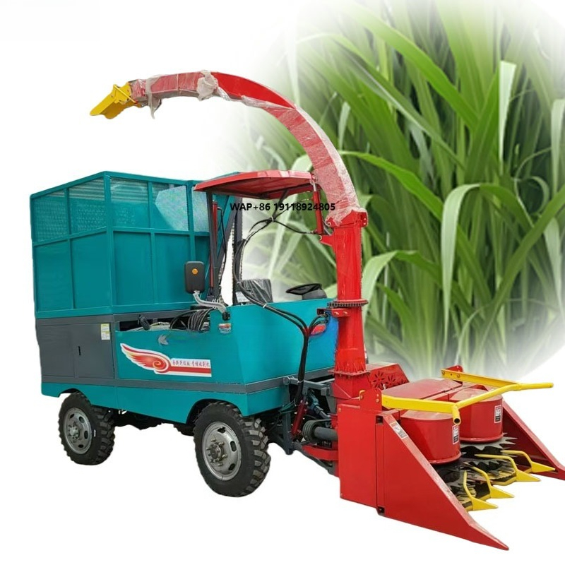 Farming In Agriculture - Agrarische silagehakselaar, rupsvoertuig, tractoraangedreven voedermachine voor